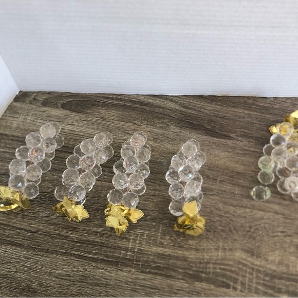 Vtg Acrylic Grape Clusters with Gold Metal Leaves - Picture 9 of 10